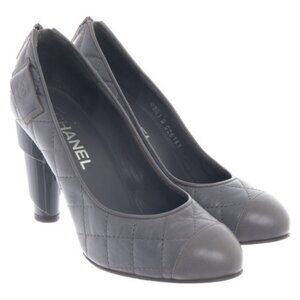 QUICKIE SALE!  RARE CHANEL Pre-Fall 2008 Rare Grey Quilted Leather Pumps